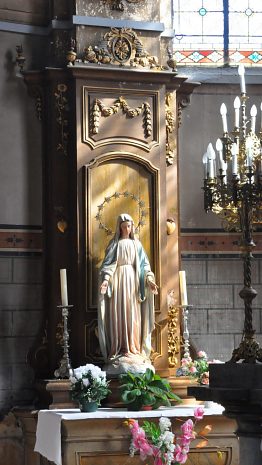 Autel latéral de la Vierge.