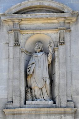 Saint Augustin dans sa niche.