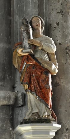 Statue de sainte Barbe avec sa tour.