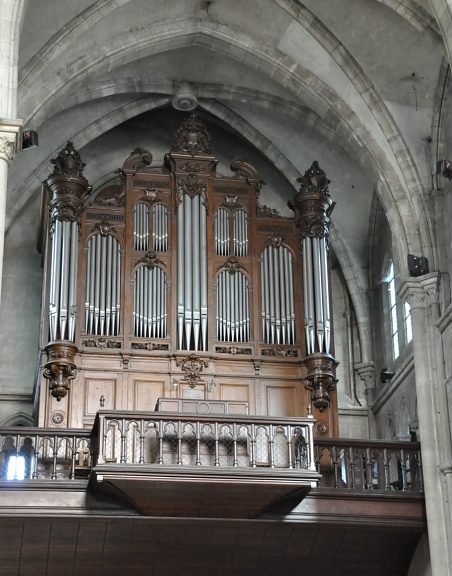 Le grand orgue Cavaillé–Coll dans le transept