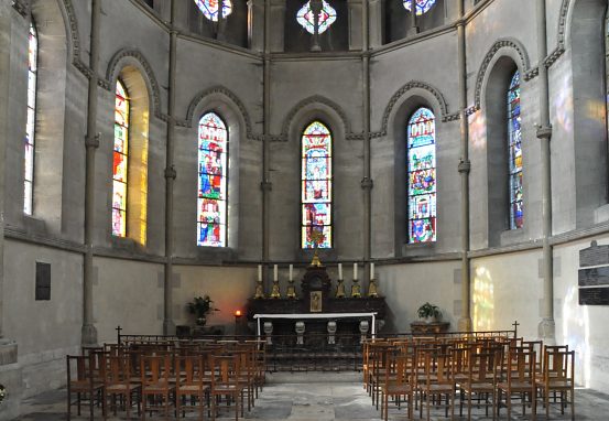 Le chœur et ses vitraux Renaissance