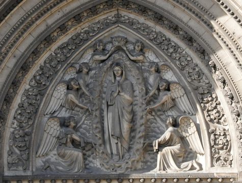 Bas-relief «La Vierge adorée par les anges» (début  du XXe siècle) 