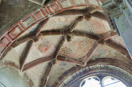 La remarquable voûte polychrome de la chapelle Saint–Nicolas (absidiole sud) 