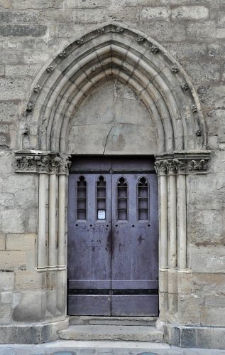 Le portail nord date du XIIIe siècle