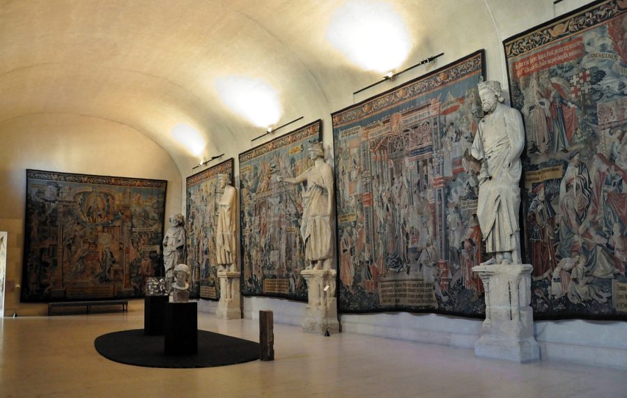 La Salle du Couronnement est ornée de tapisseries illustrant la Vie de la Vierge