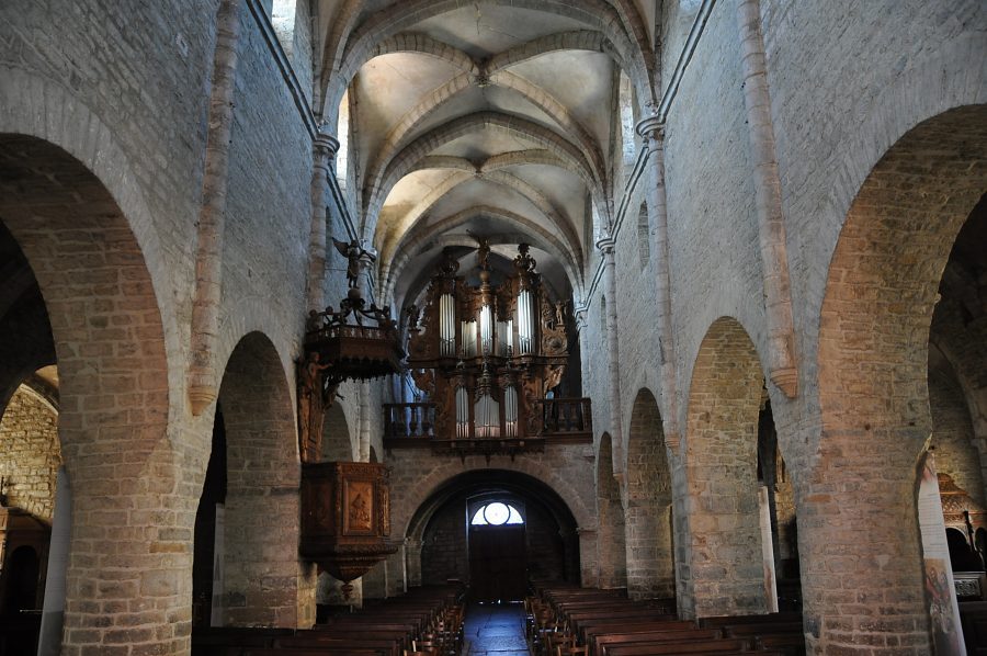 La nef et l'orgue vus depuis le chœur