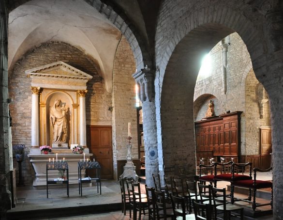 Chapelle de la Vierge (absidiole nord) avec une partie du chœur