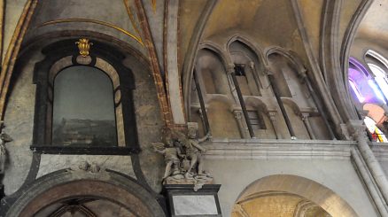 Vue du second niveau de l'élévation dans l'abside du Saint–Suaire, côté sud.