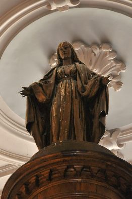 La Vierge au sommet de la tourelle centrale