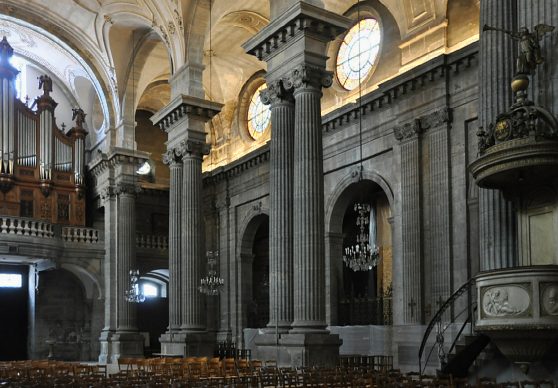 Élévations dans la nef avec l'orgue de tribune