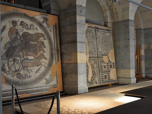 Un mur et ses mosaïques romaines dans la section «Archéologie»