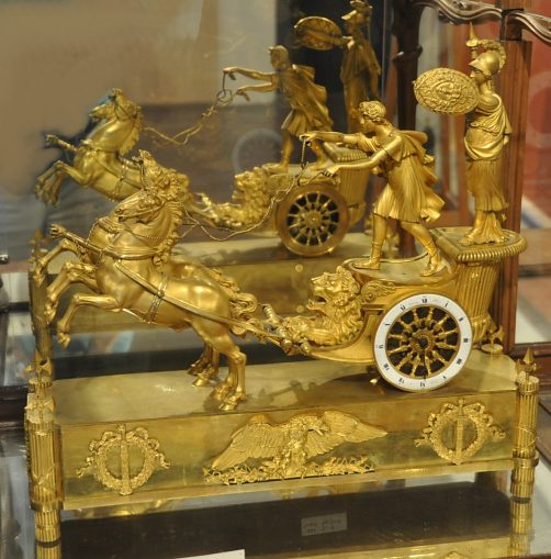 Pendule en forme de char grec de la fin du XVIIIe ou du XIXe siècle