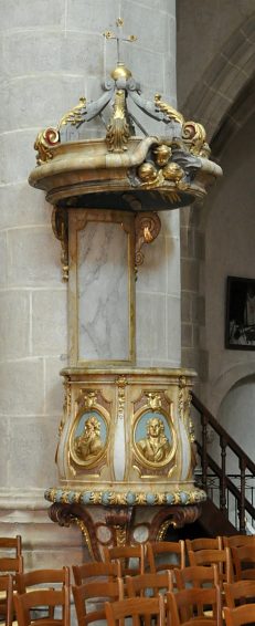 Chaire à prêcher en bois doré du XVIIIe siècle