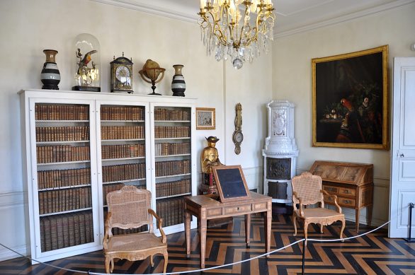 Le Salon Bibliothèque avec la bibliothèque de Georges-David Rossel  contenant notamment l'Encyclopédie