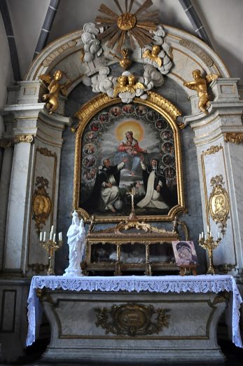 L'autel de la chapelle du Rosaire (absidiole nord)