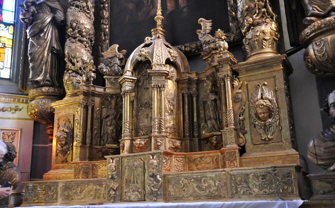 Le tabernacle du retable (bois doré, XVIIe siècle, œuvre de Jean Gautier)