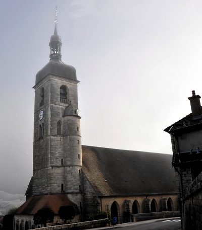 L'église dans la brume du matin
