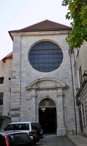 La façade de l'ancienne église