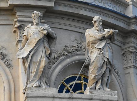 Saint Luc et saint Matthieu sur la balustrade du chevet