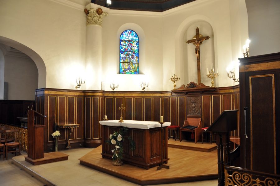 Le chœur de l'église Saint–Eustache et le vitrail de Danièle Fuchs