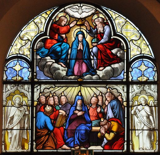 Vitrail du XIXe siècle : «La Pentecôte et le Couronnement de la Vierge»