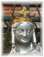 Sculpture de Marie dans la chapelle de la Vierge