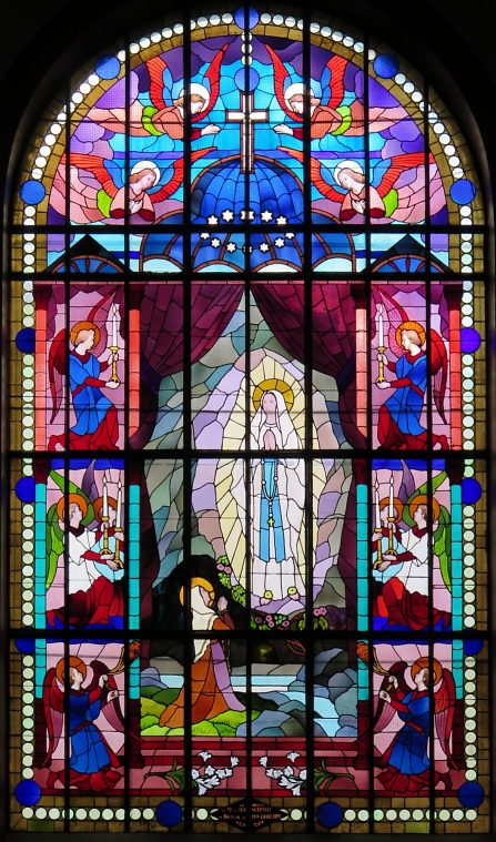 Vitrail : Apparition de la Vierge à Bernadette Soubirous