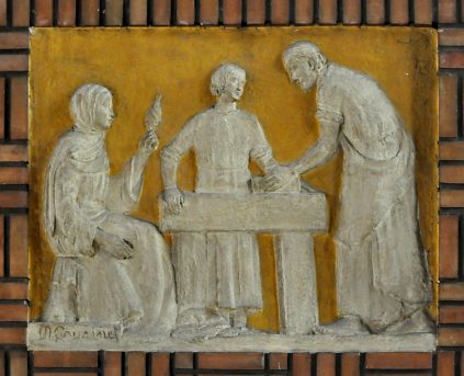 Bas-relief de la Sainte Famille par M. Cousinet dans le bras gauche du transept
