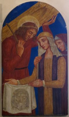 Chemin de croix, station III : sainte Véronique essuie la face de Jésus