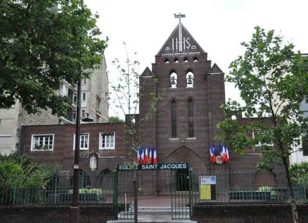 L'église Saint-Jacques vue depuis le boulevard Bineau
