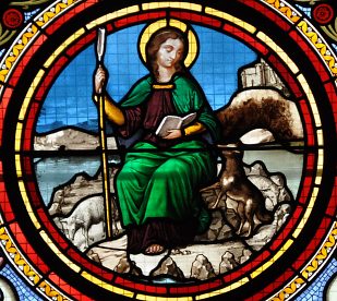 Sainte Germaine et son mouton, détail d'un vitrail dans le transept