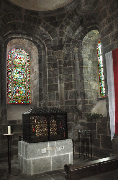 Chapelle rayonnante Saint–Israël avec la châsse de bois du XVII siècle