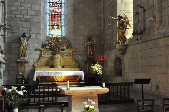 L'autel de la chapelle sud