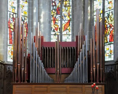 L'orgue du chœur date de l'an 2000