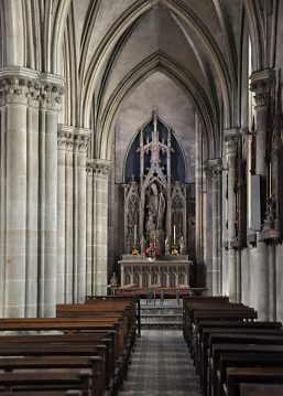 Le bas-côté sud et l'autel Saint-Nicolas