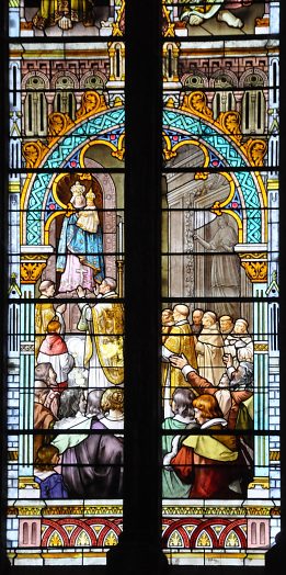 Vitrail de la baie 4 : Pèlerinage à Notre–Dame de Benoîte–Vaux pendant la guerre de Trente Ans