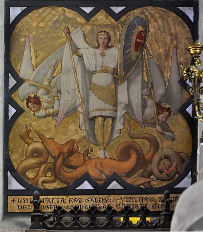 Peinture murale de saint Michel et ses anges terrassant les démons