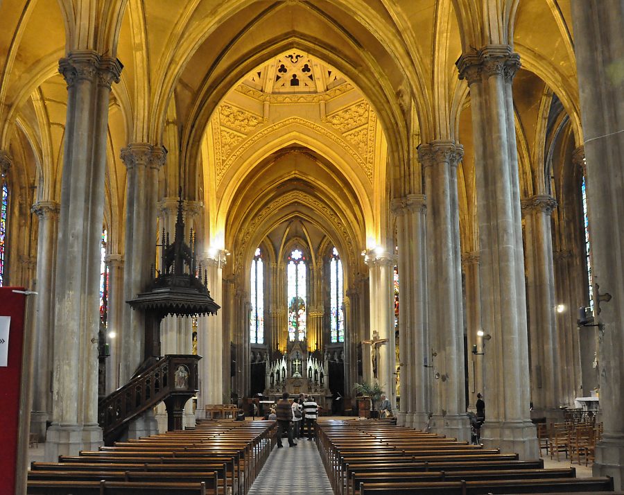 Vue d'ensemble de la nef de l'église Saint-Léon