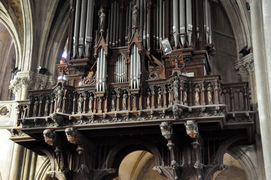 La tribune du grand orgue a été exécutée par Eugène Vallin en 1889