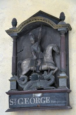 Saint Georges à cheval terrassant le dragon, bois polychrome, XVIIe  siècle
