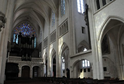 La nef et l'orgue de tribune avec l'élévation nord