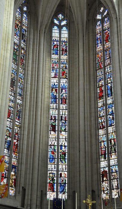 Les verrières 101, 100 et 102 de l'abside