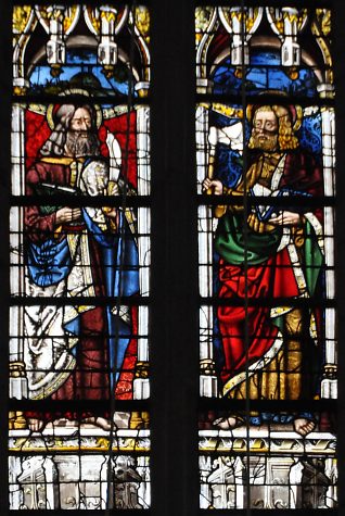 Abside, baie 100 : Saint Barthélemy et saint Matthieu (ou Matthias) avec une hache et un livre
