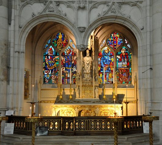 La chapelle sud Saint-Nicolas et ses vitraux modernes