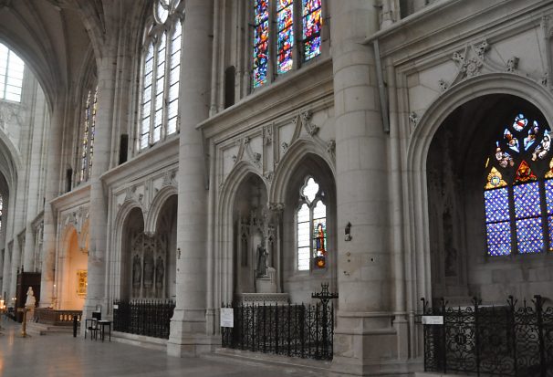 Les chapelles latérales du bas–côté sud vues de l'avant–nef