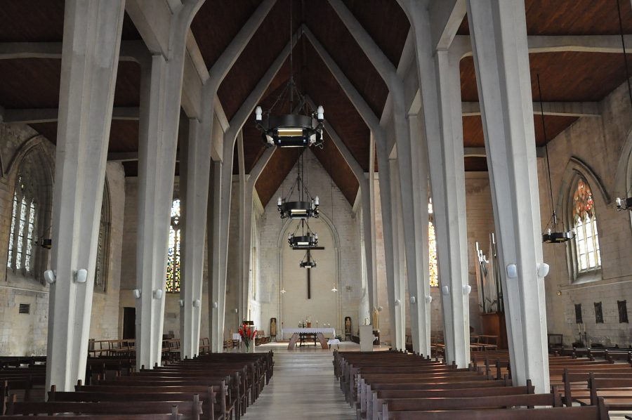 Vue d'ensemble de la nef contemporaine de Saint-Gilles