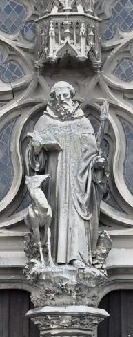 Statue de saint Gilles avec sa biche