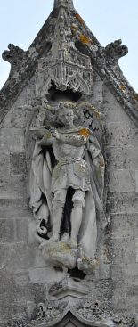 Statue de saint Michel