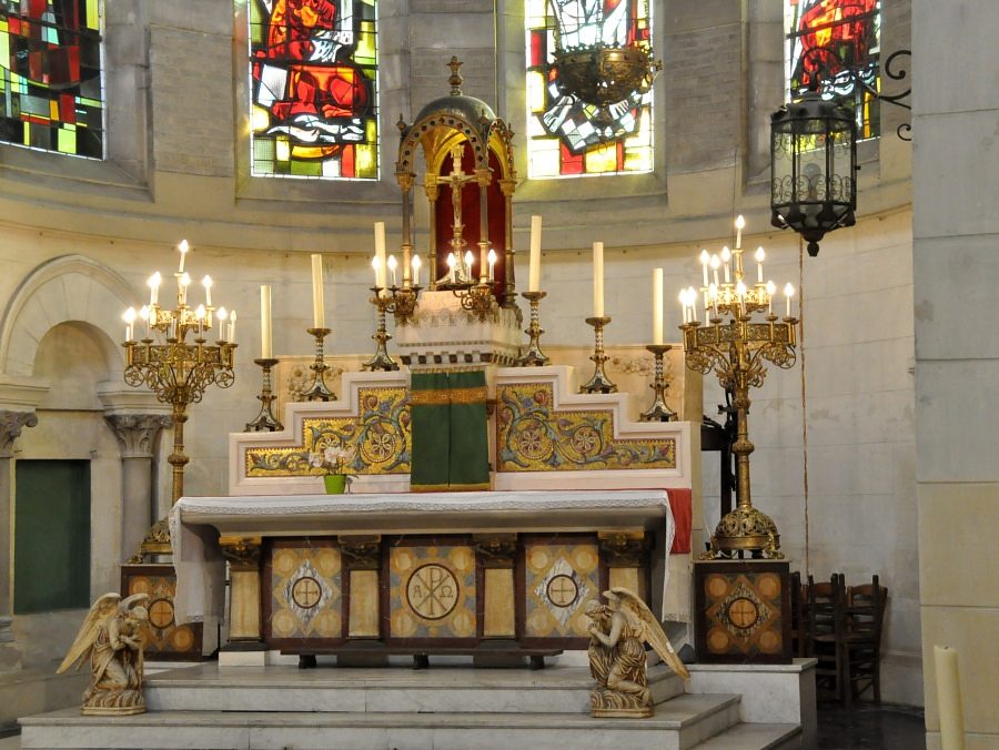 Le très beau maître–autel de l'église du Sacré Cœur