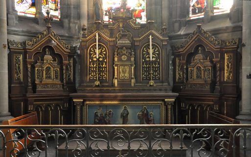 L'autel de la chapelle Saint–Joseph est dû à l'atelier lillois Buisine–Rigot (commandé en 1881)